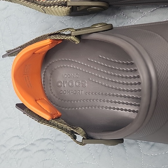 Crocs Mens 10 Womens 12 Gray Army Green And Orange Like NEW Hiking Swimming - Picture 3 of 14